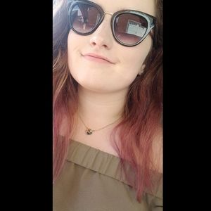 Meet your Posher, Annie